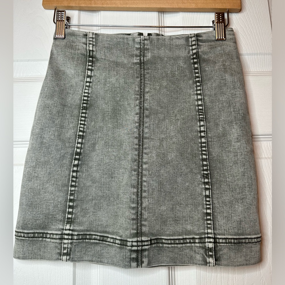 Denim Pencil Skirt / Jolt